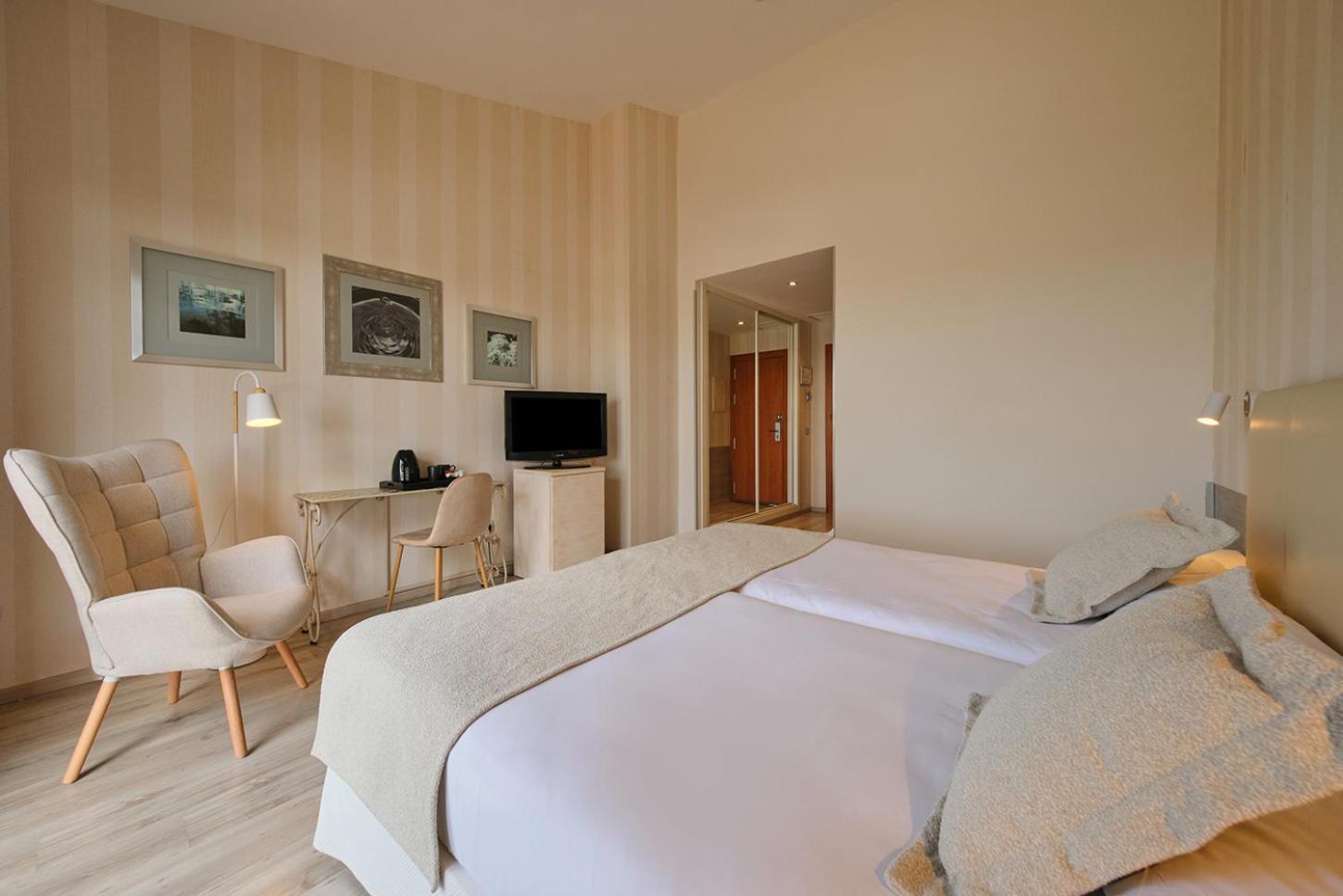 Hotel Spa Villa Nazules Chueca Luaran gambar